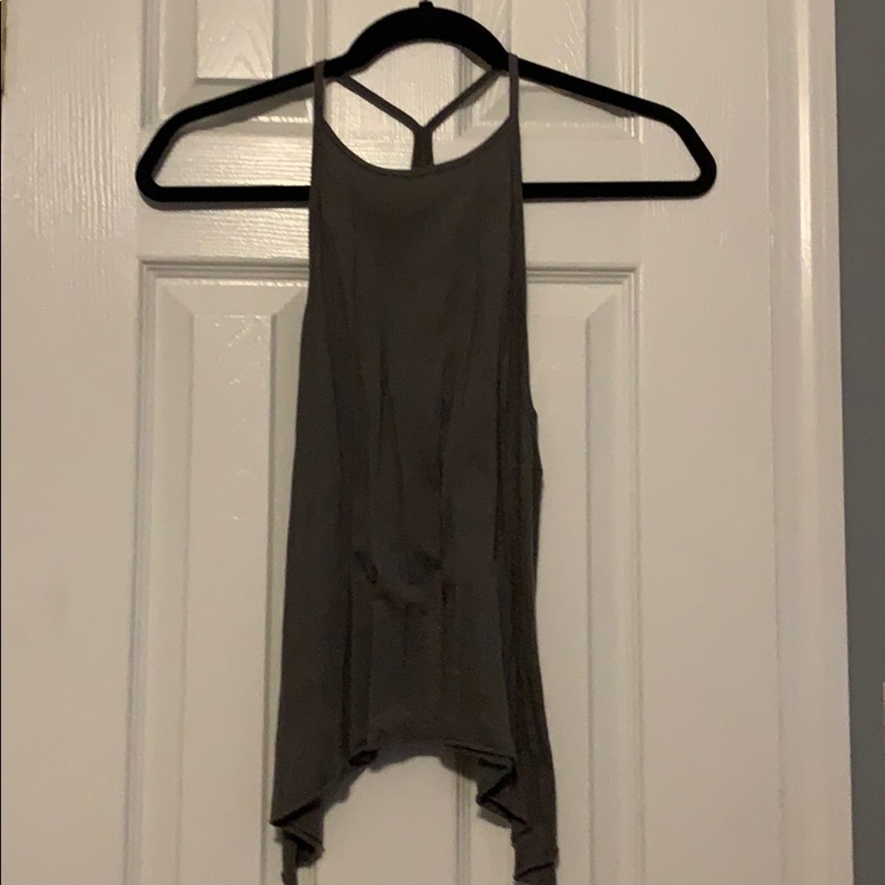 gray tank top